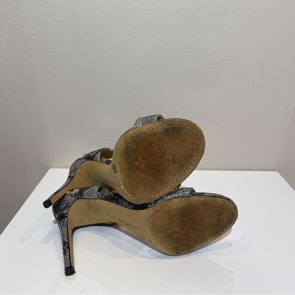 Vince Camuto Women's Tarma Sandal Size 9 Ankle Strap Gray Silver Snake - Picture 10 of 12